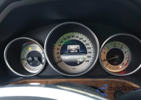 2014 Mercedes-Benz E 350 4Matic z USA, uszkodzony, nr VIN WDDHF8JB4EA788823